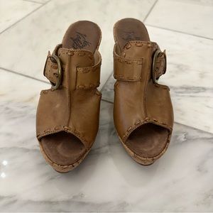 Volitile platform wedge slides
